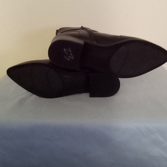 A Pair Of  Black Boots. - Picture 6 of 6